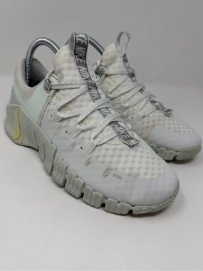 Women’s Nike Metcon Lightweight Sneakers in Pale Mint/White Sz.7